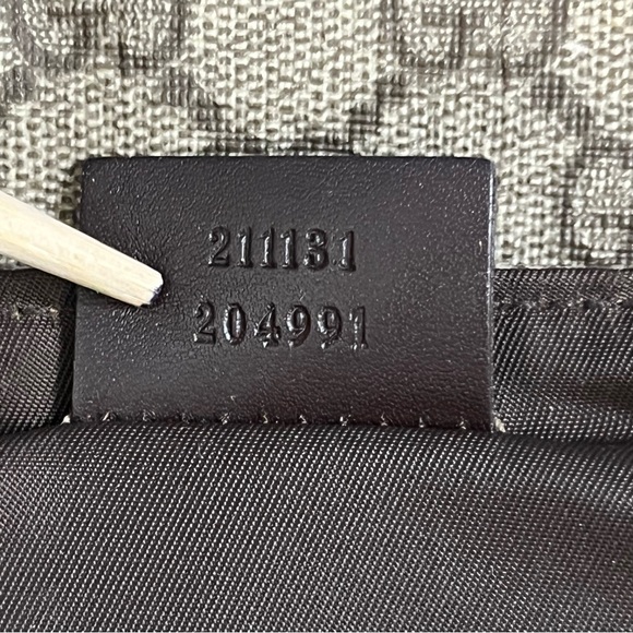 GUCCI GG Supreme Canvas Diaper Bag - Picture 4 of 16